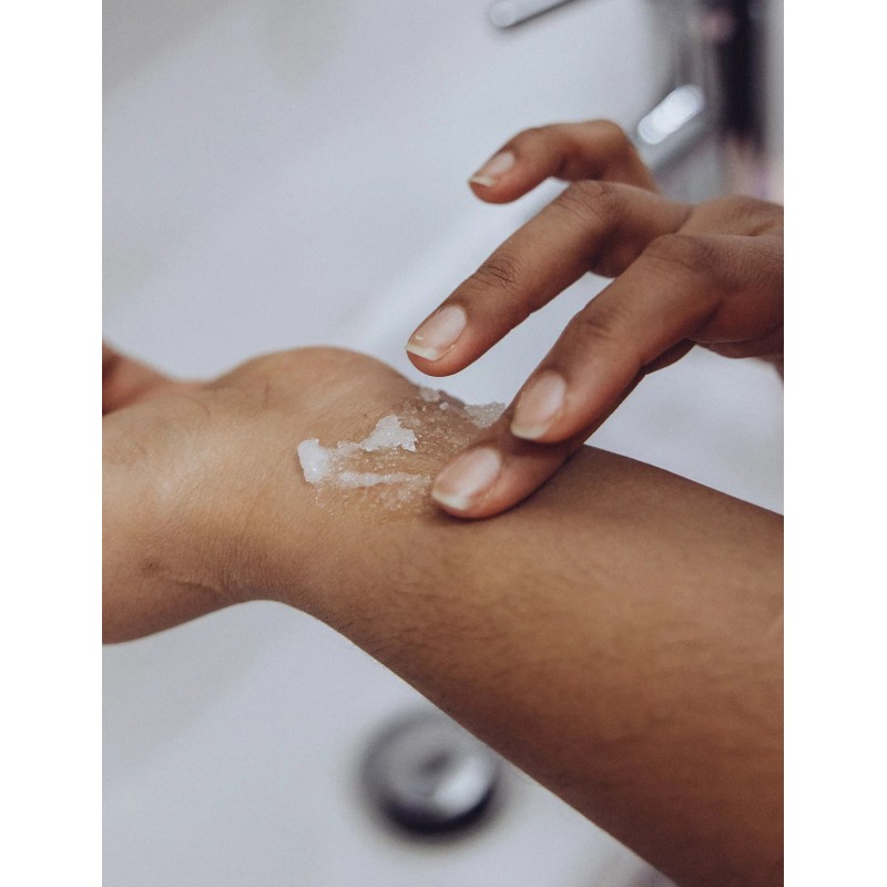 SCRUBS UP NICELY Polishing Body Cleanser Attīrošs ķermeņa skrubis, 200 g